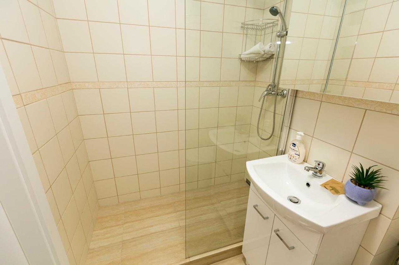 Chmielna - 250M Od Zlotych Tarasow, 350M Od Dworca Centralnego - Wifi - Smart Tv 55 Cali - Better Rental ワルシャワ エクステリア 写真